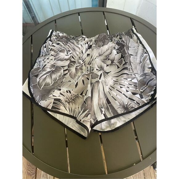Nike Dri Fit Athletic Women’s Shorts Tropical Floral XL Black/ Gray - Picture 8 of 9